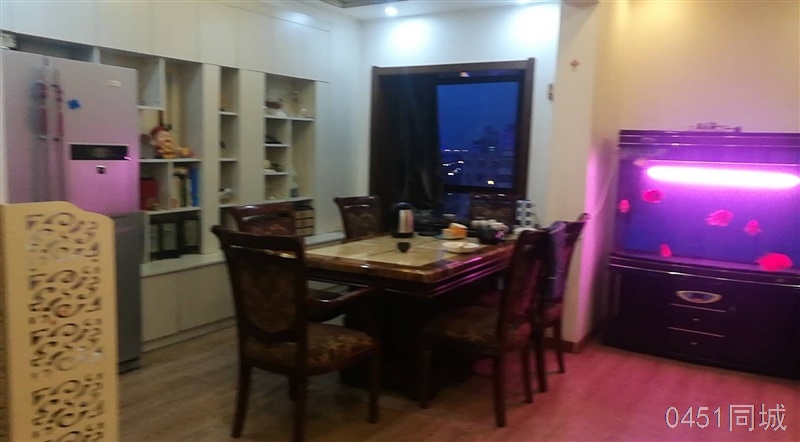 出售自家道外景江名苑精装房(江景房 价格优惠可谈