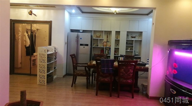 出售自家道外景江名苑精装房(江景房 价格优惠可谈