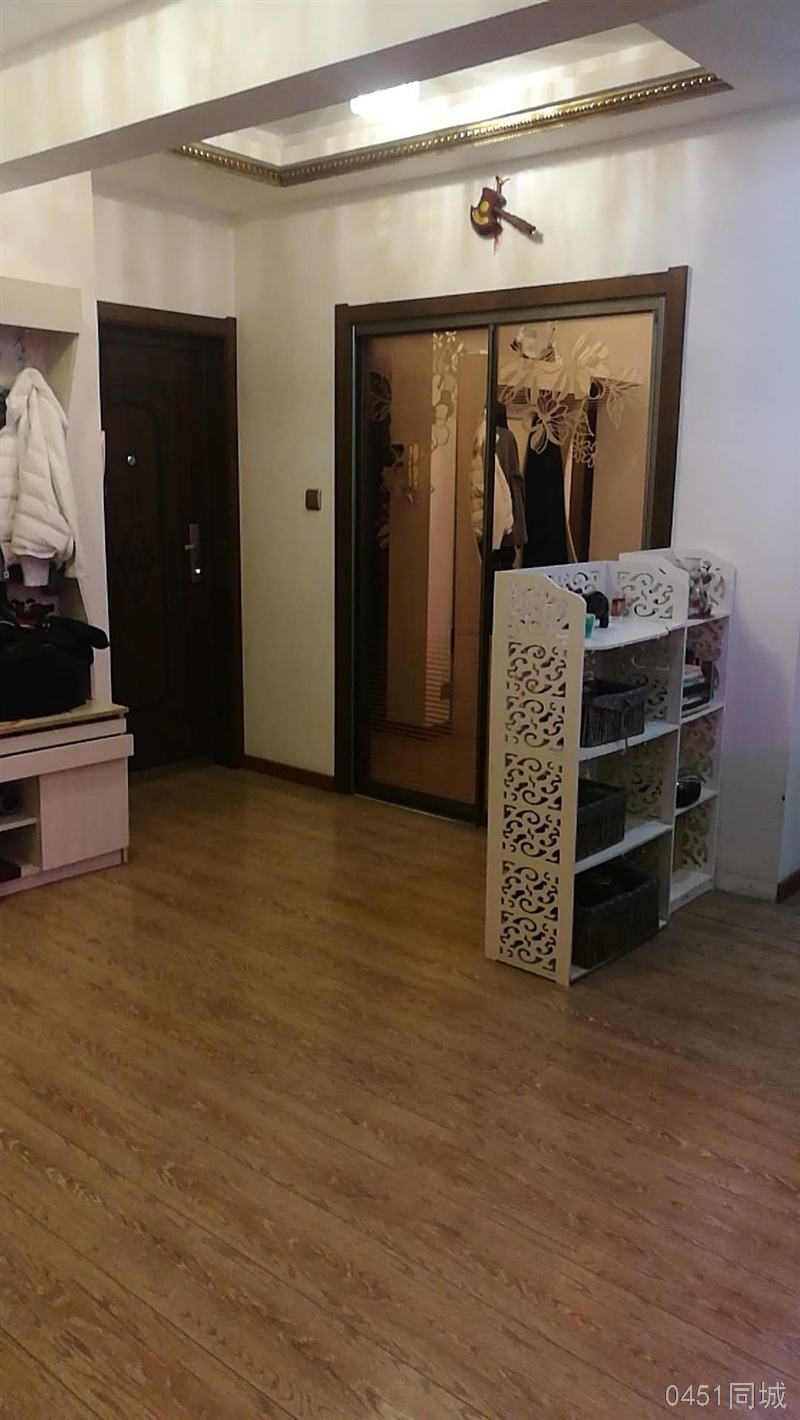 出售自家道外景江名苑精装房(江景房 价格优惠可谈